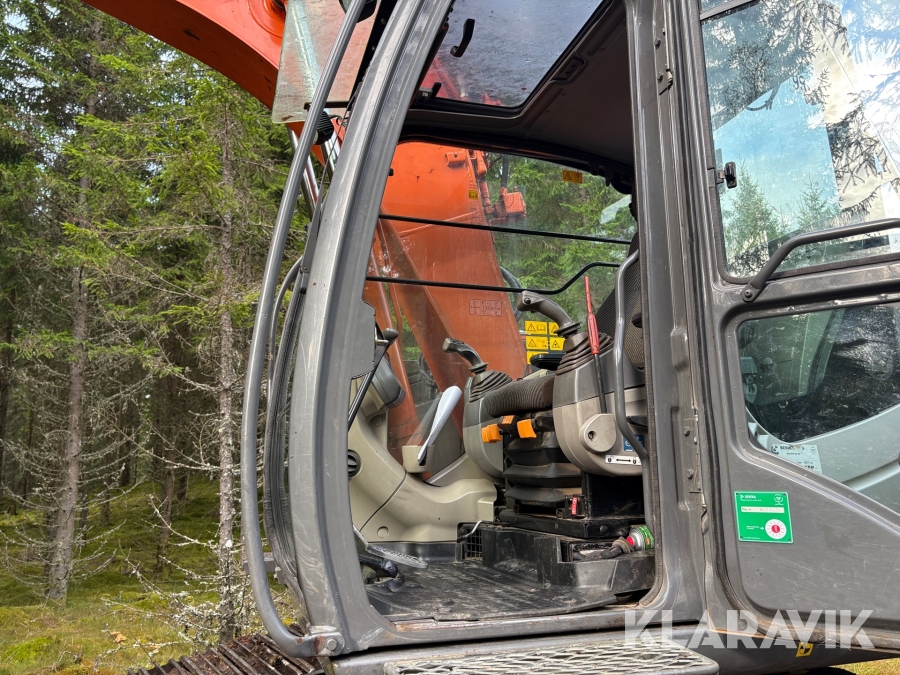 Grävmaskin Hitachi ZX135US-3 Skogsanpassad