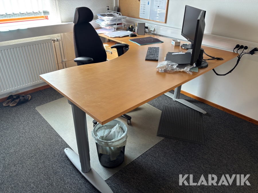 Höj och sänkbart skrivbord, hurts och skåp Kinnarps