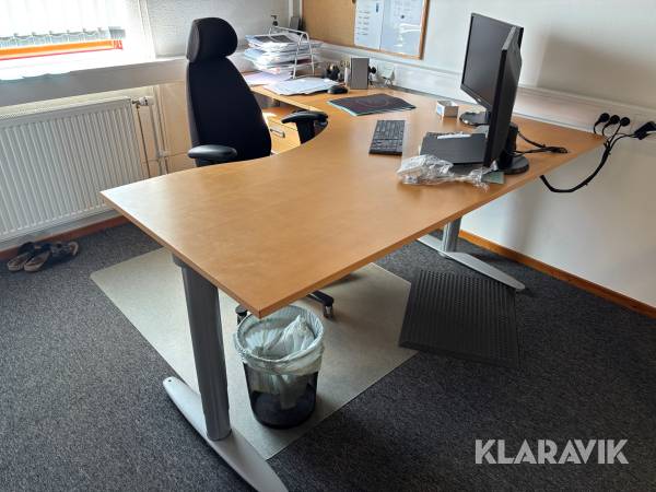 Höj och sänkbart skrivbord, hurts och skåp Kinnarps
