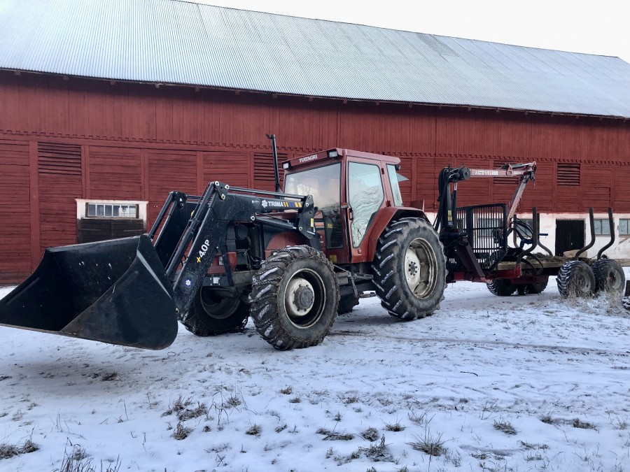 Traktor med Griplastarvagn