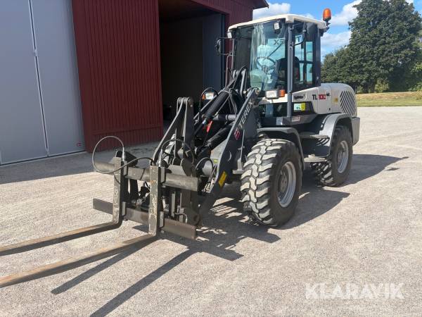 Hjullastare Terex TL100 med flera redskap