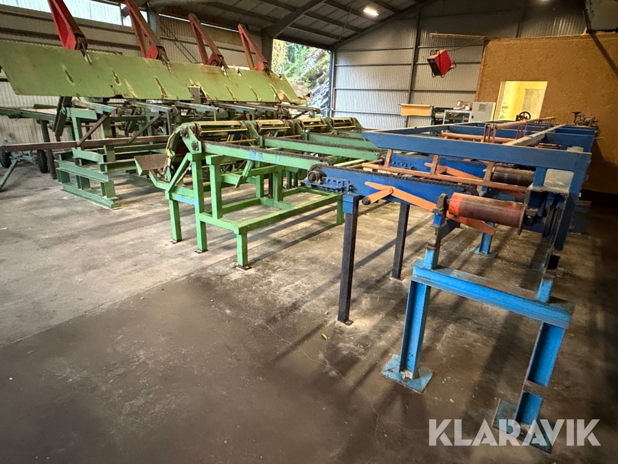 Komplett hyvellina med in och utmatning