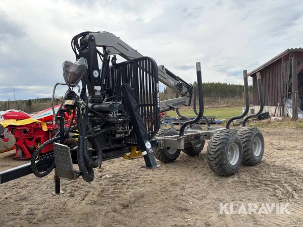 Skogsvagn med kran Trejon MF 950