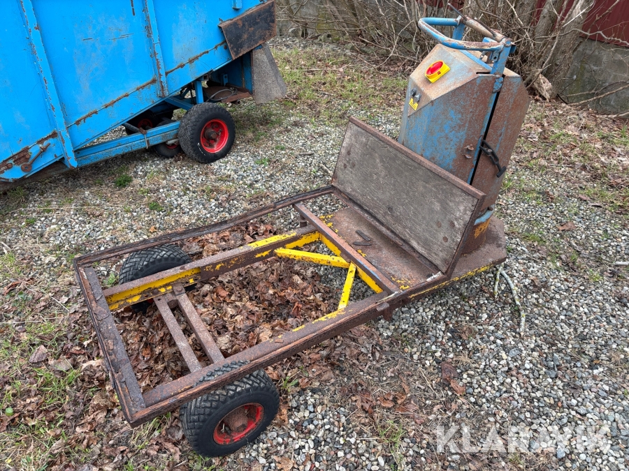 Eltruck Herborg EV 10500 med plattform