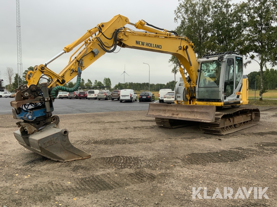 Grävmaskin New Holland Kobelco E135BSR-2 med flera redskap
