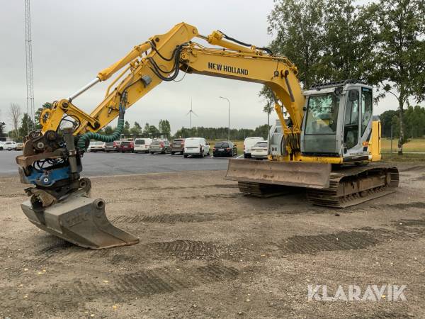 Grävmaskin New Holland Kobelco E135BSR-2 med flera redskap