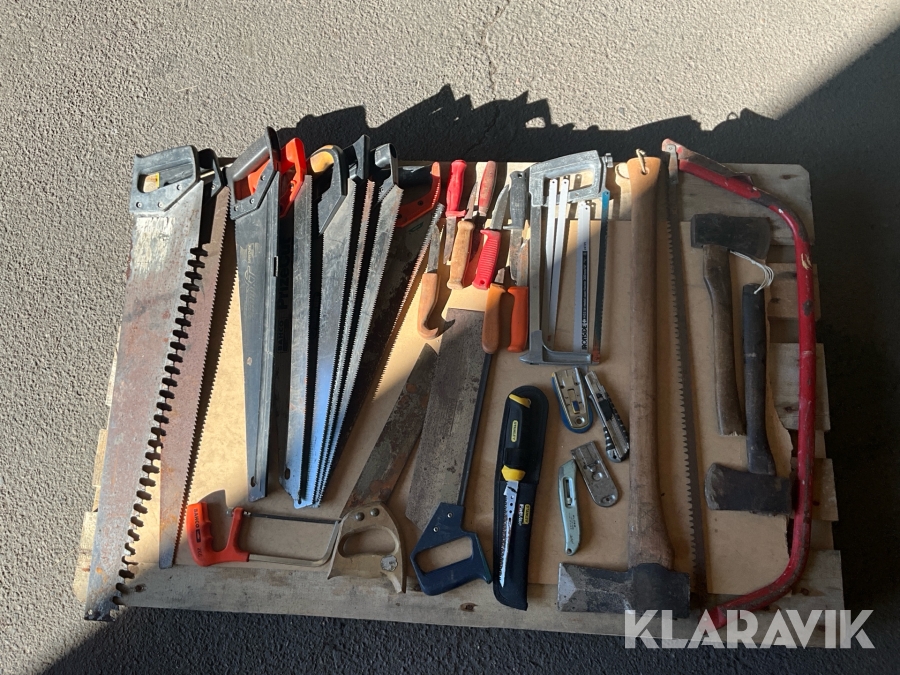 Handsågar, knivar och yxor