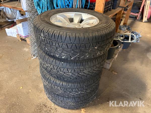 Däck på fälg Michelin Latitude Cross 245/70R16 4 st