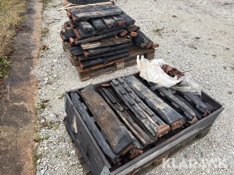 Gummipads till grävmaskin 700B