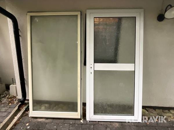 Aluminiumdörr med fönster utan karm