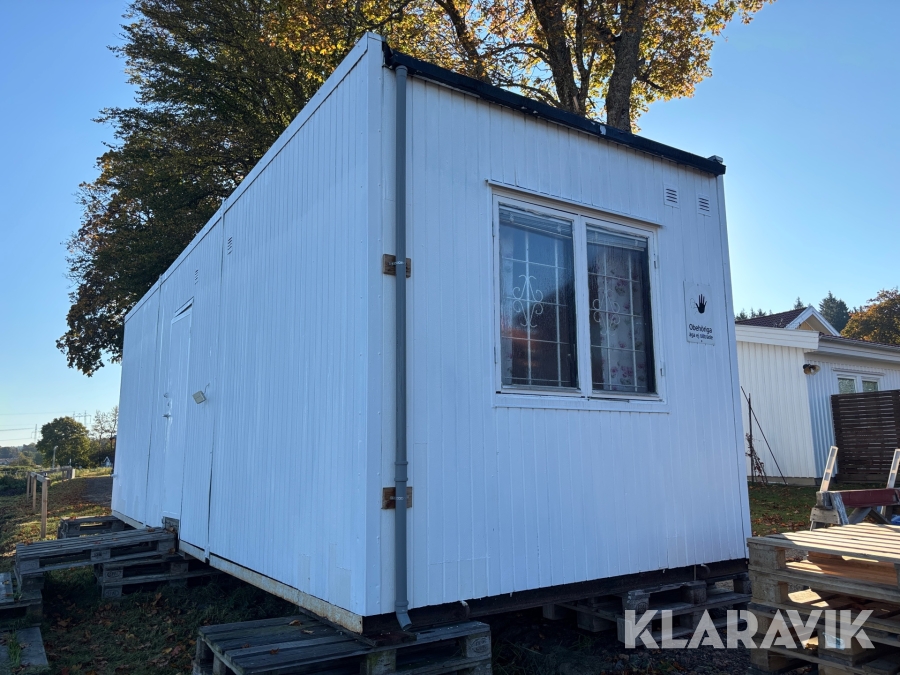 Manskapsbod med dusch och toalett