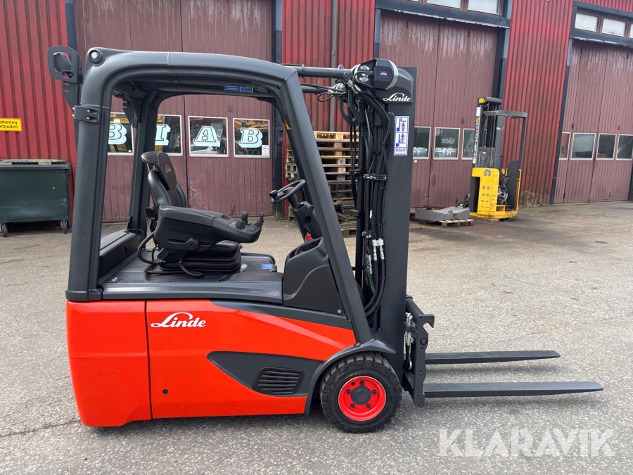 Motviktstruck Linde E16-02 containergående med våg