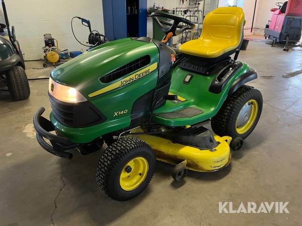 Åkgräsklippare John Deere X140