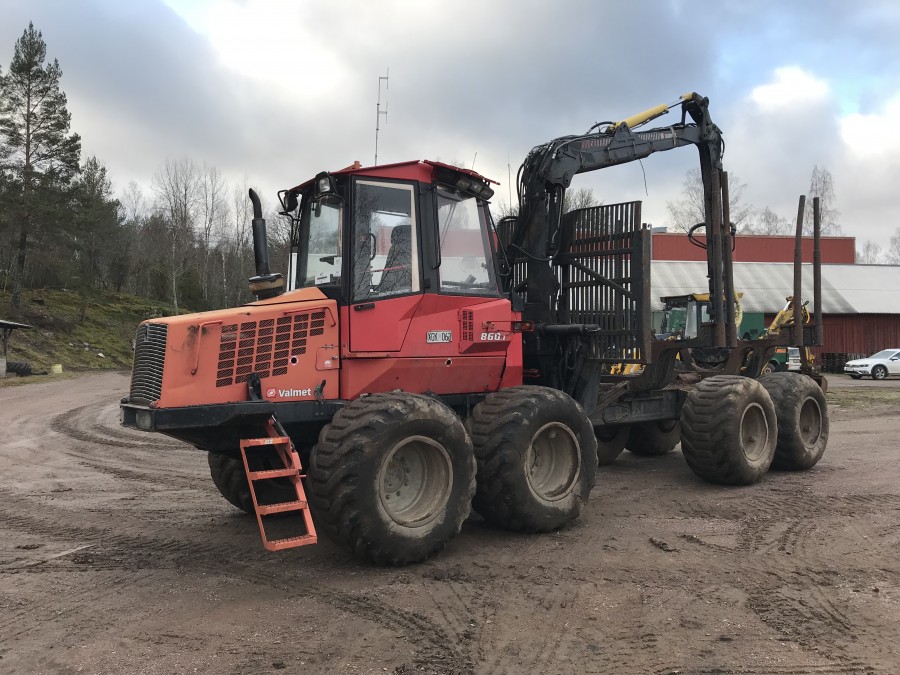 Skotare Valmet 860 med tankvagn