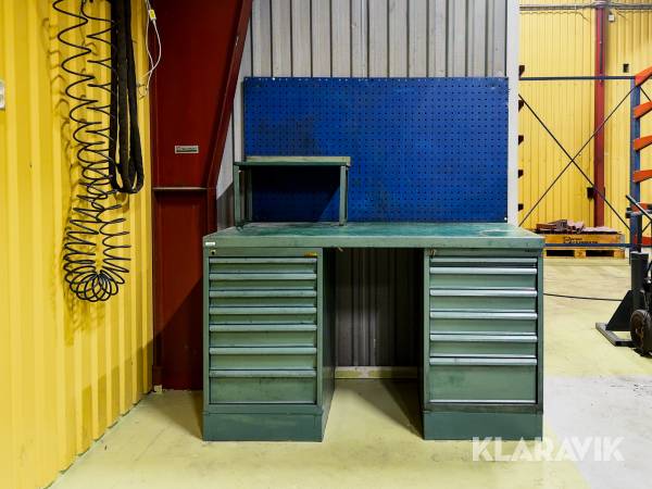 Arbetsbänk, solid furu, verktygstavla och 2st hurtsar i stål, 6 respektive 7 lådor AB Werba