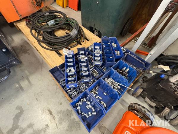 Parti med hydraulkopplingar samt slang