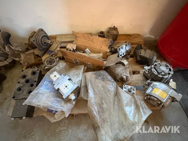 Parti med pumpar och generatorer samt diverse hydraulik