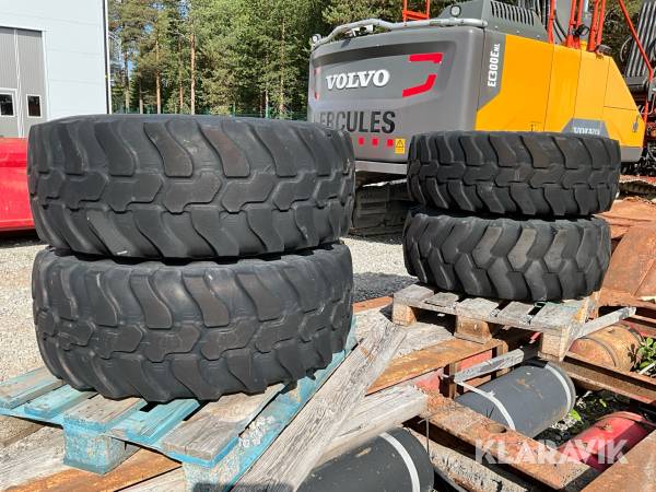 Entreprenaddäck Dunlop SP T9 4 st med fälg