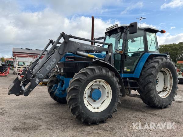 Traktor Ford 8240 med lastare