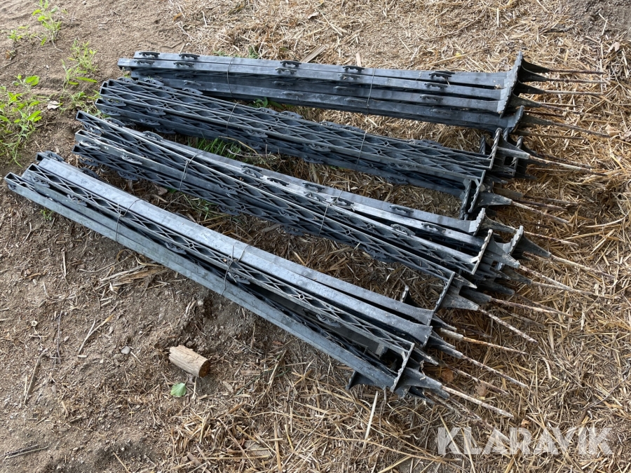 Stängselstolpar i plast ca 40 st  