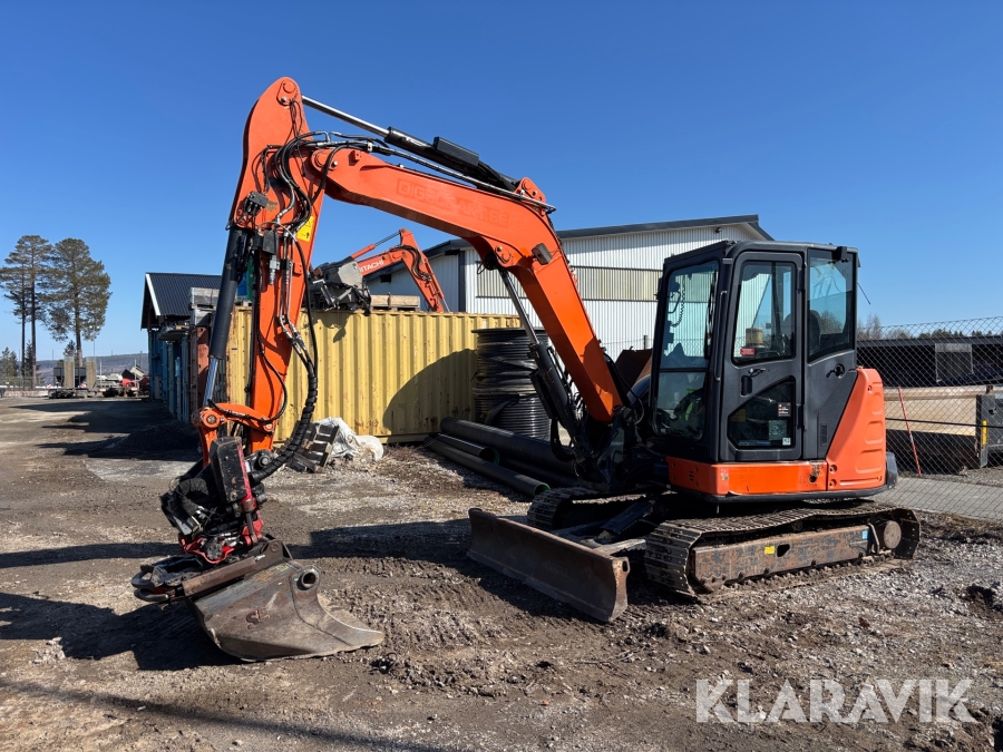 Grävmaskin Hitachi ZX65USB med rotortilt & skopa