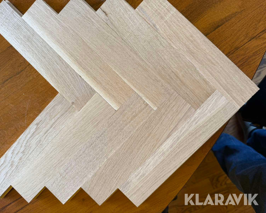 Massiv fiskbensparkett 220 kvm