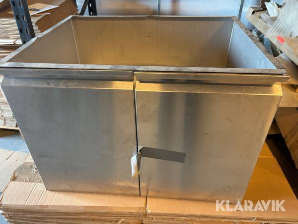Överskåp med skåpstommar
