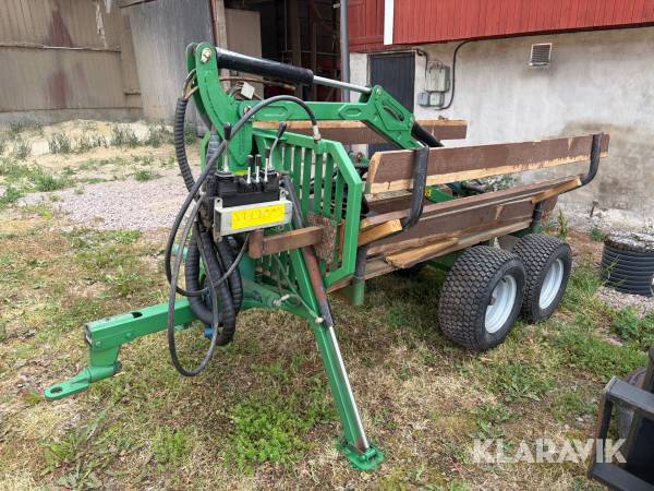 Liten skogsvagn med hydraulisk kran Kellfri GL 34