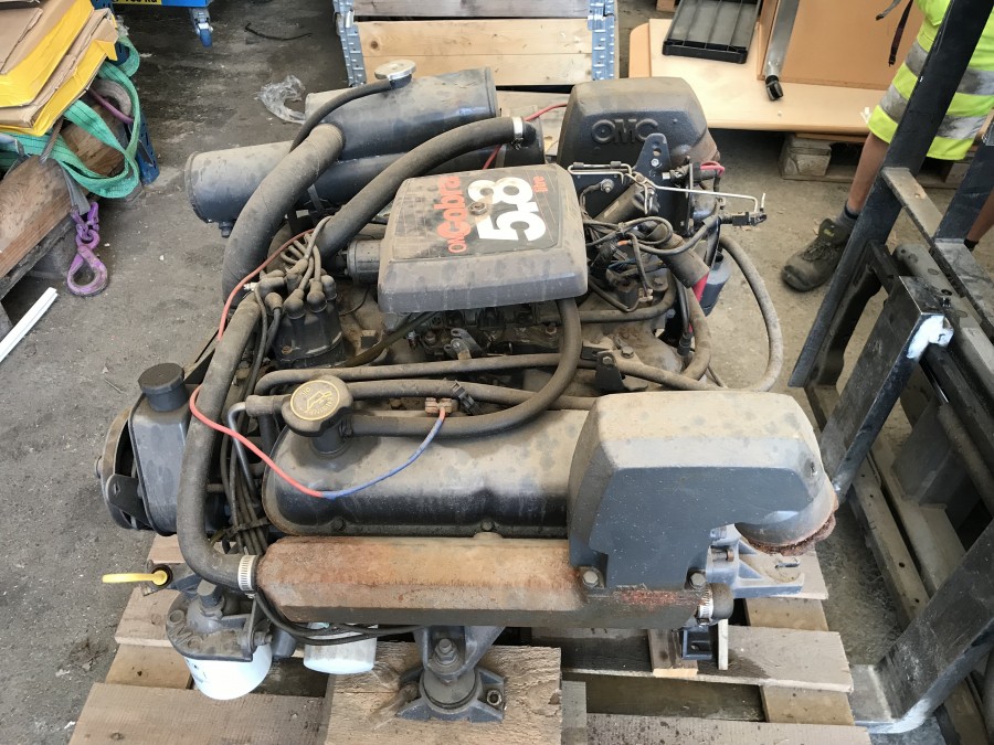 Båtmotor OMC Cobra 5,8L V8