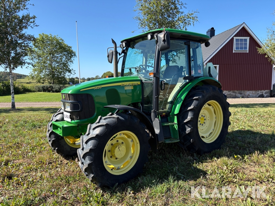 Traktor John Deere 5820
