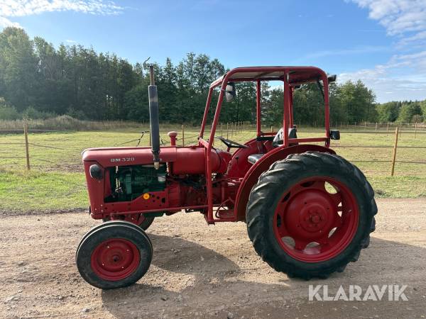 Veterantraktor Volvo BM T 320 med lastare och redskap