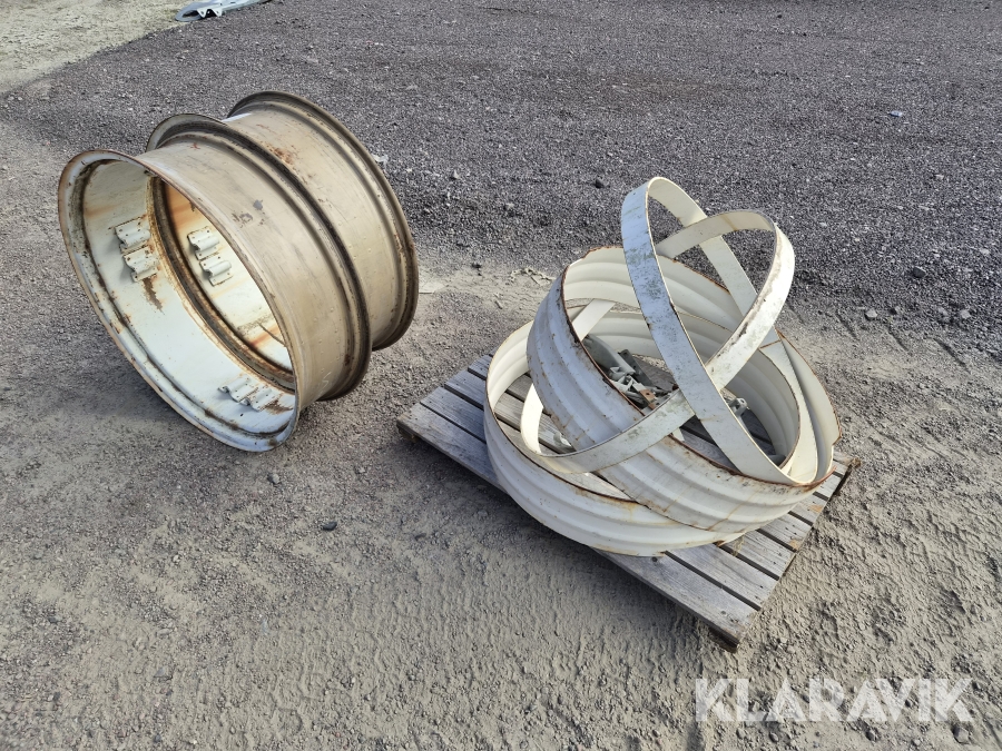 Fälgar och dubbelmontage utr Valmet 13.6-36 Valmet 305