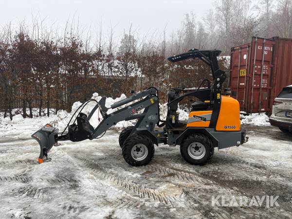 Kompaktlastare Giant G1500 med 3 redskap