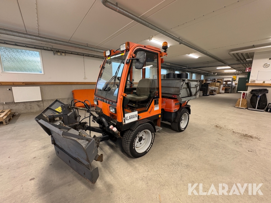 Redskapsbärare Holder C2.33 med vinterutrustning och skopa