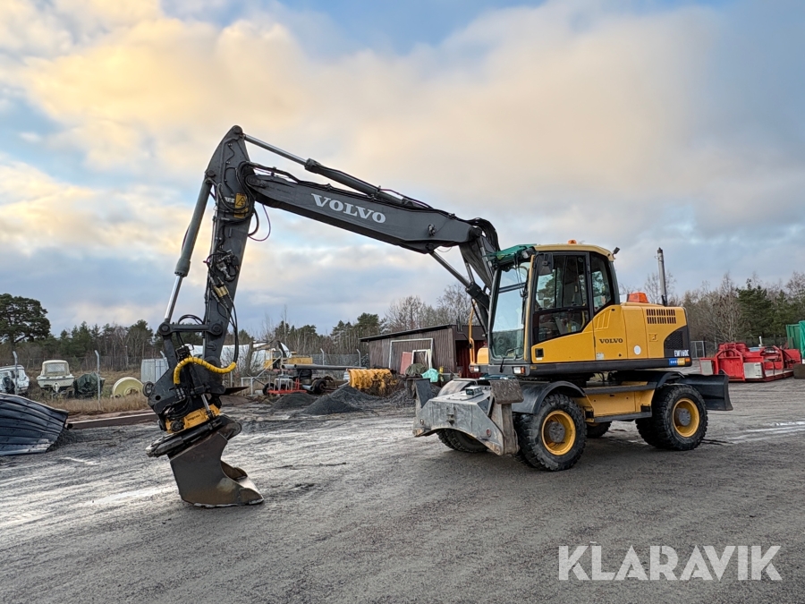 Grävmaskin Volvo EW160C med flera redskap & kärra