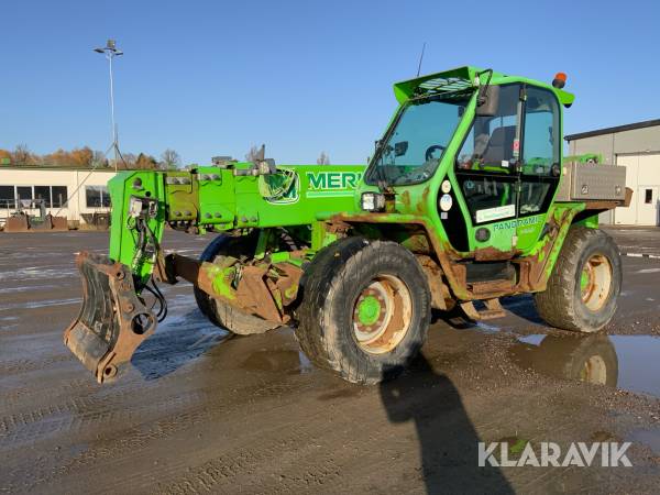 Teleskoplastare Merlo P40.17 med flera redskap