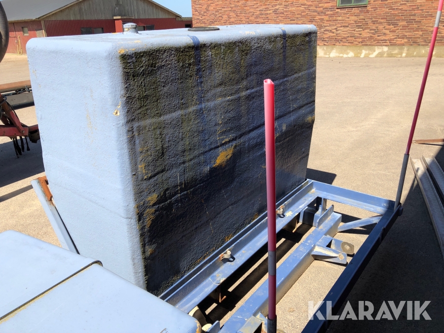 Tank Falköping 2 kubik med ställning