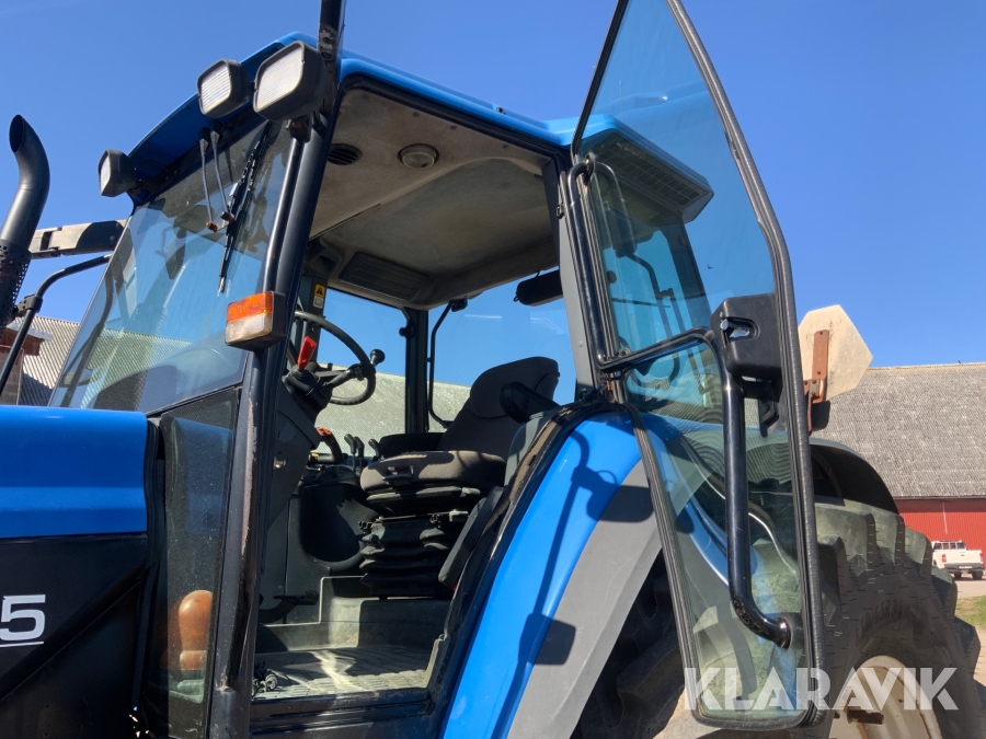 Traktor New Holland TM 165, Töreboda, Klaravik auktioner