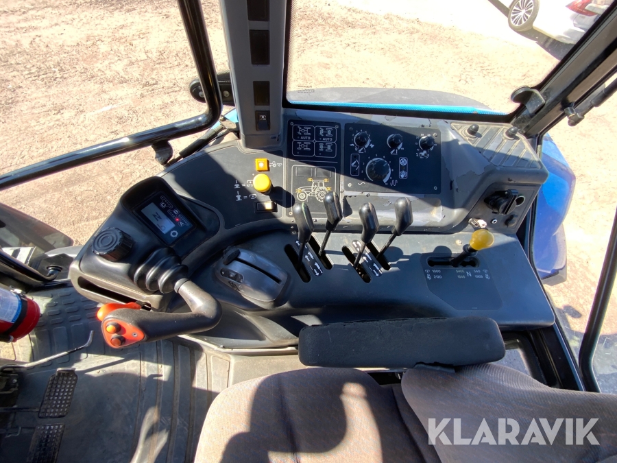 Traktor New Holland TM 165, Töreboda, Klaravik auktioner
