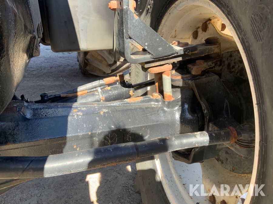 Traktor New Holland TM 165, Töreboda, Klaravik auktioner