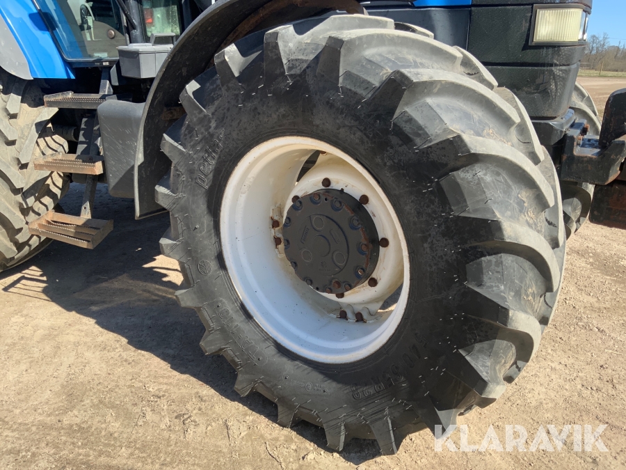 Traktor New Holland TM 165, Töreboda, Klaravik auktioner