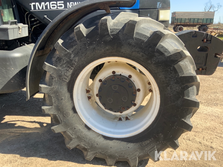 Traktor New Holland TM 165, Töreboda, Klaravik auktioner
