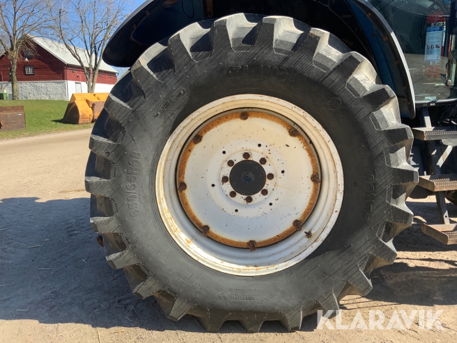 Traktor New Holland TM 165, Töreboda, Klaravik auktioner