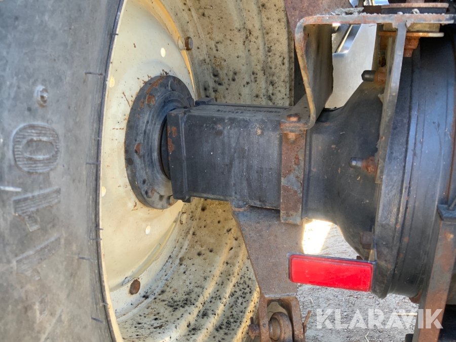 Traktor New Holland TM 165, Töreboda, Klaravik auktioner