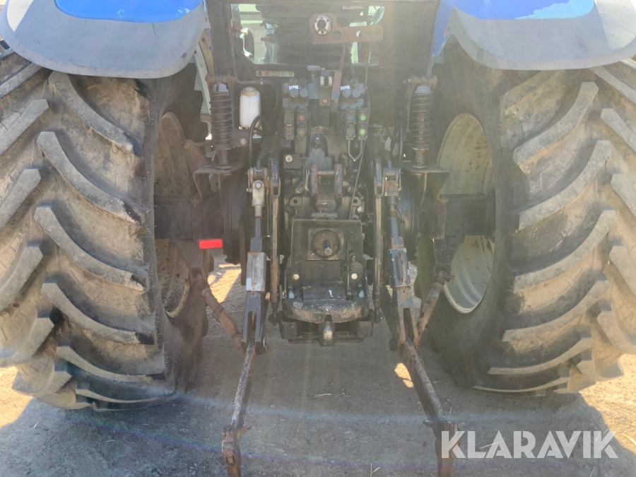 Traktor New Holland TM 165, Töreboda, Klaravik auktioner