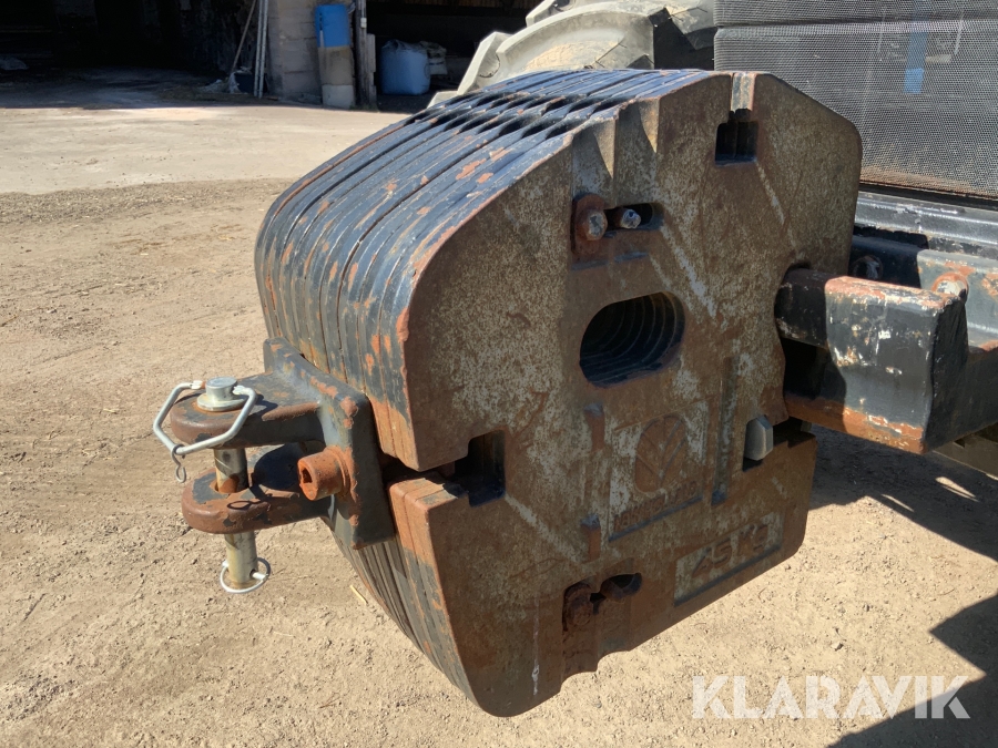 Traktor New Holland TM 165, Töreboda, Klaravik auktioner