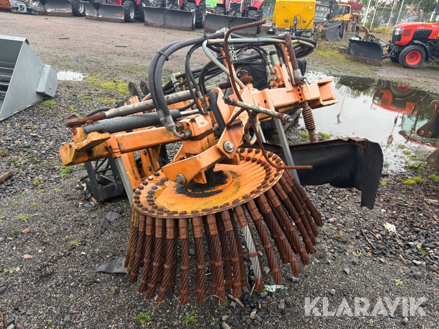Ogräsborste Nesbo UK-700 R/L 3-punktsfäste