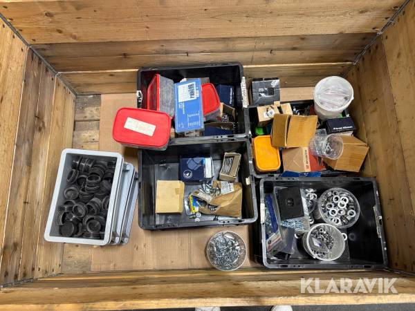 Blandade fästelement skruvar, muttrar och dyligt