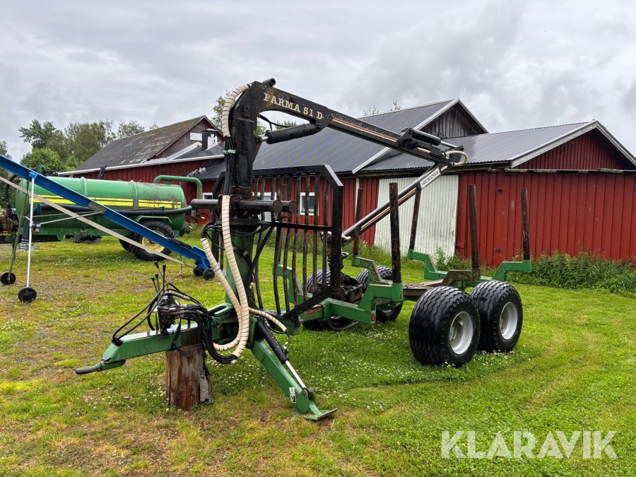 Skogsvagn med kran Farma 51D