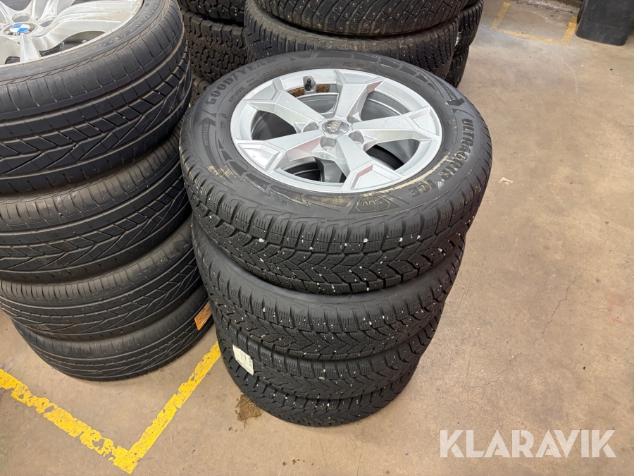 Däck & fälgar 215/65R17 4st